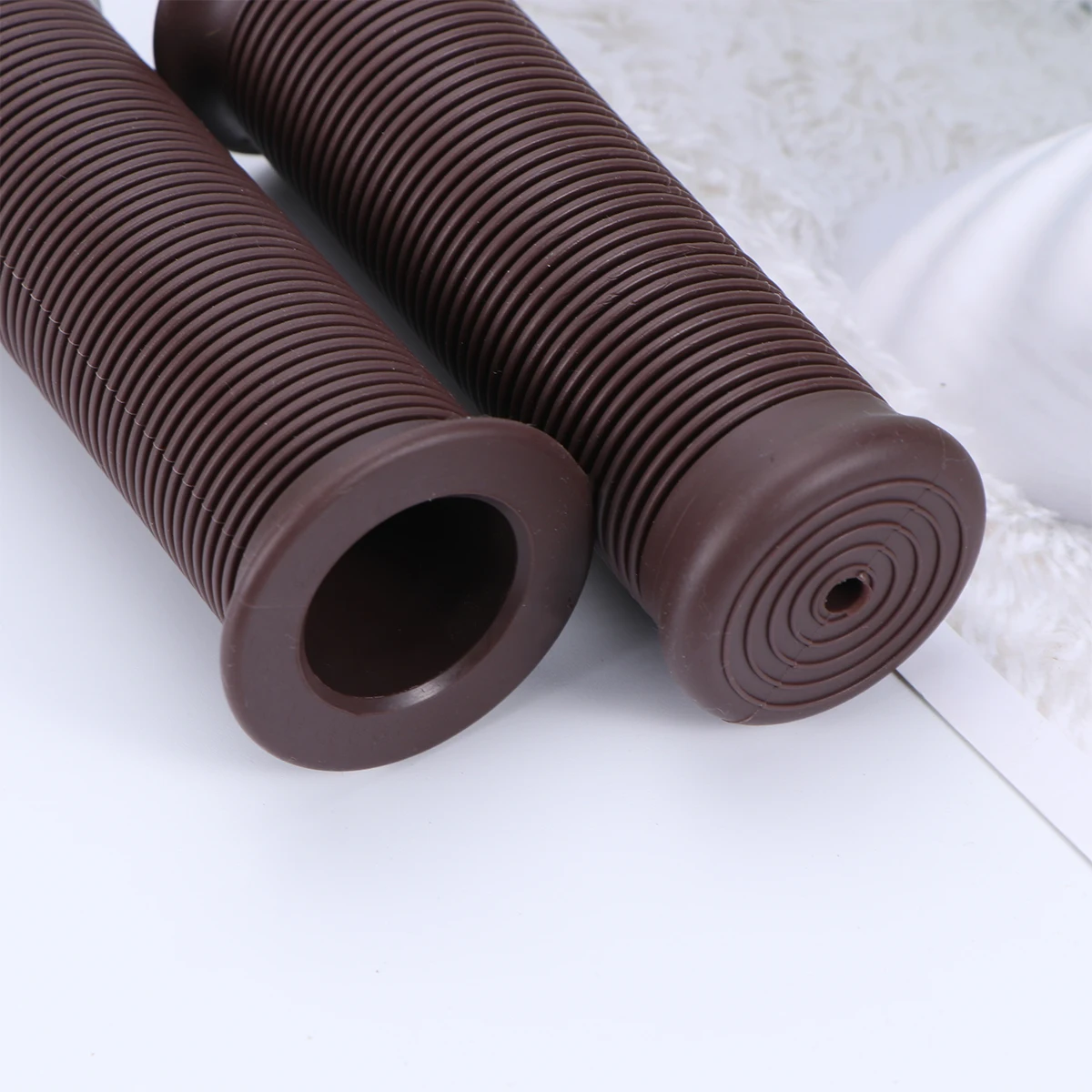 

1 Pair Motorcycle TPU Vintage Handlebar Cover Universal Thread Bike Grips Non-Slip Handlebar Grips Dark Brown 25/28MM