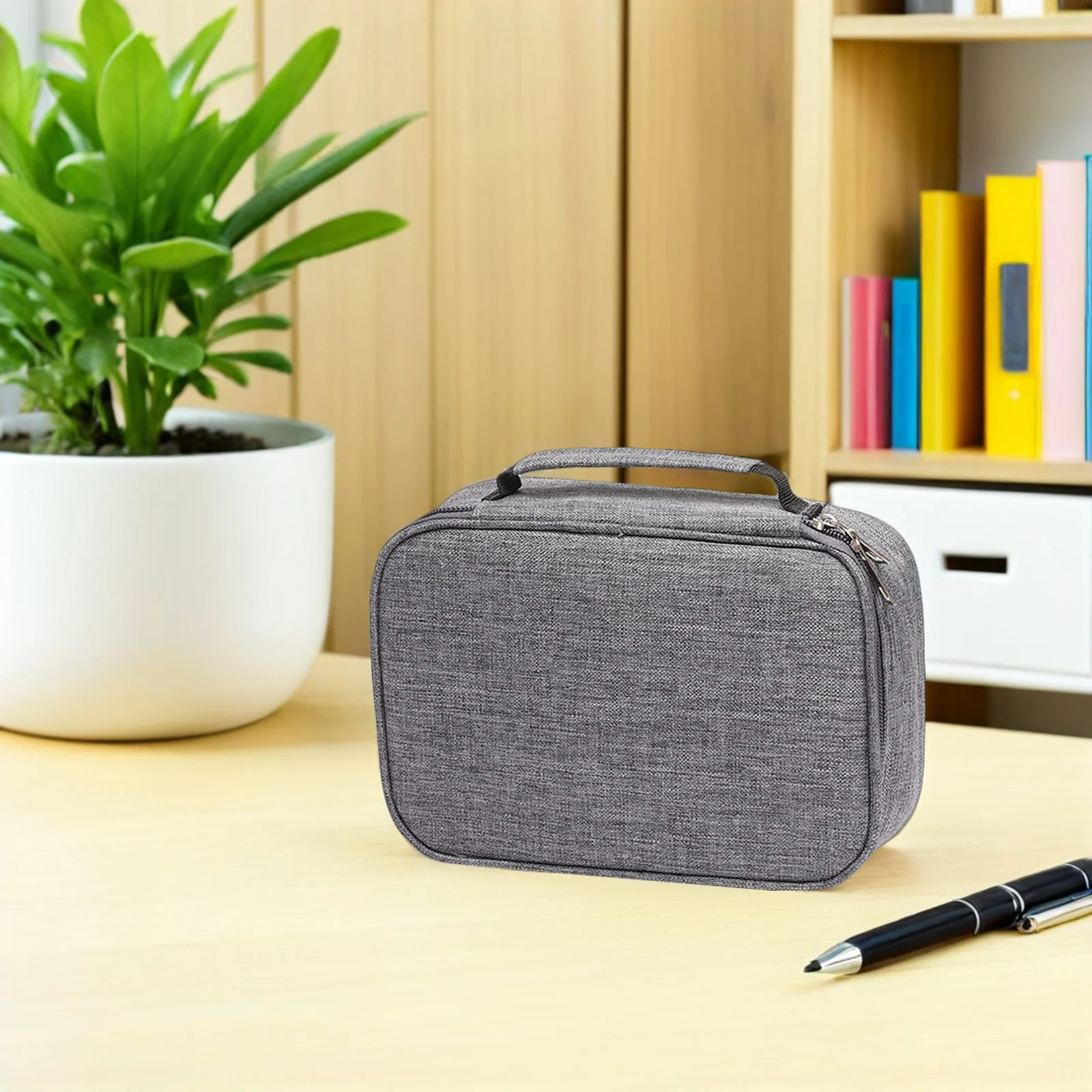 مقلمة مقاومة للماء ذات سعة كبيرة مكونة من 72 فتحة منظم محمول لأقلام الرصاص الملونة وحقيبة أقلام رصاص بسحاب للتخزين