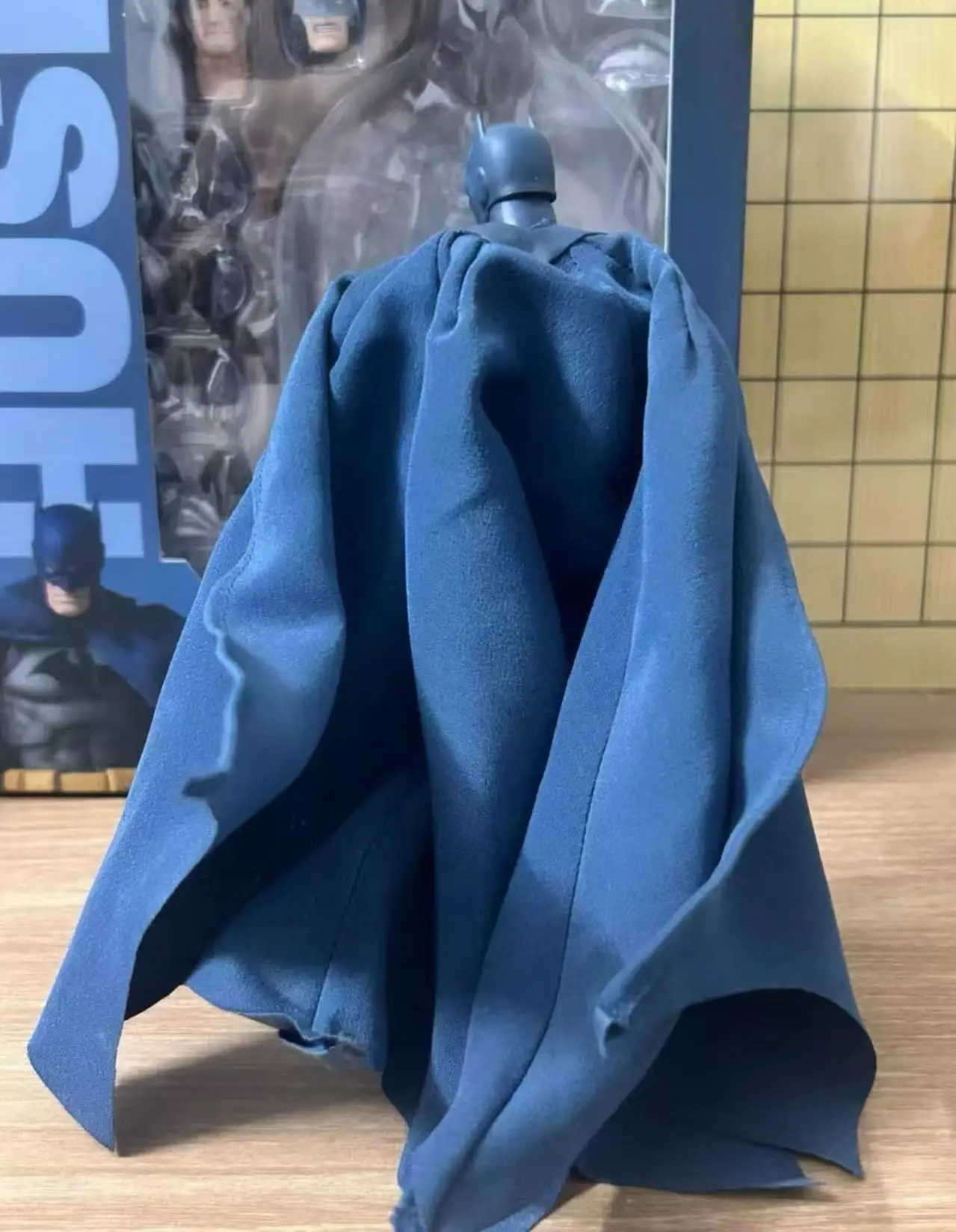 

In Stock Original Medicom Toy Reissue Mafex 105 Batman Hush Batman No.105 Anime Action Collection Figures Model Toys