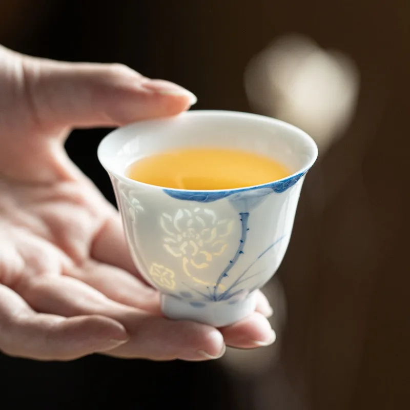 Handbemalte blaue und weiße Teetasse, chinesisches Gongfu-Teeset, Porzellan, Lotus-Bambus-Design, Heimgebrauch
