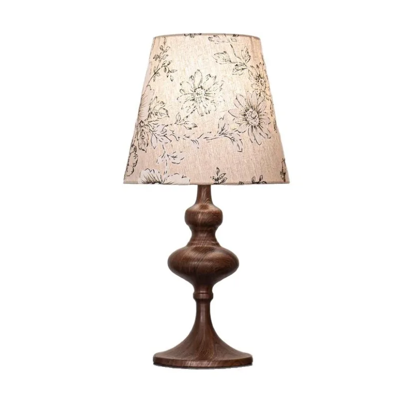 French retro fabric desk lamp, bedside high-end feeling, decorative atmosphere desk lamp