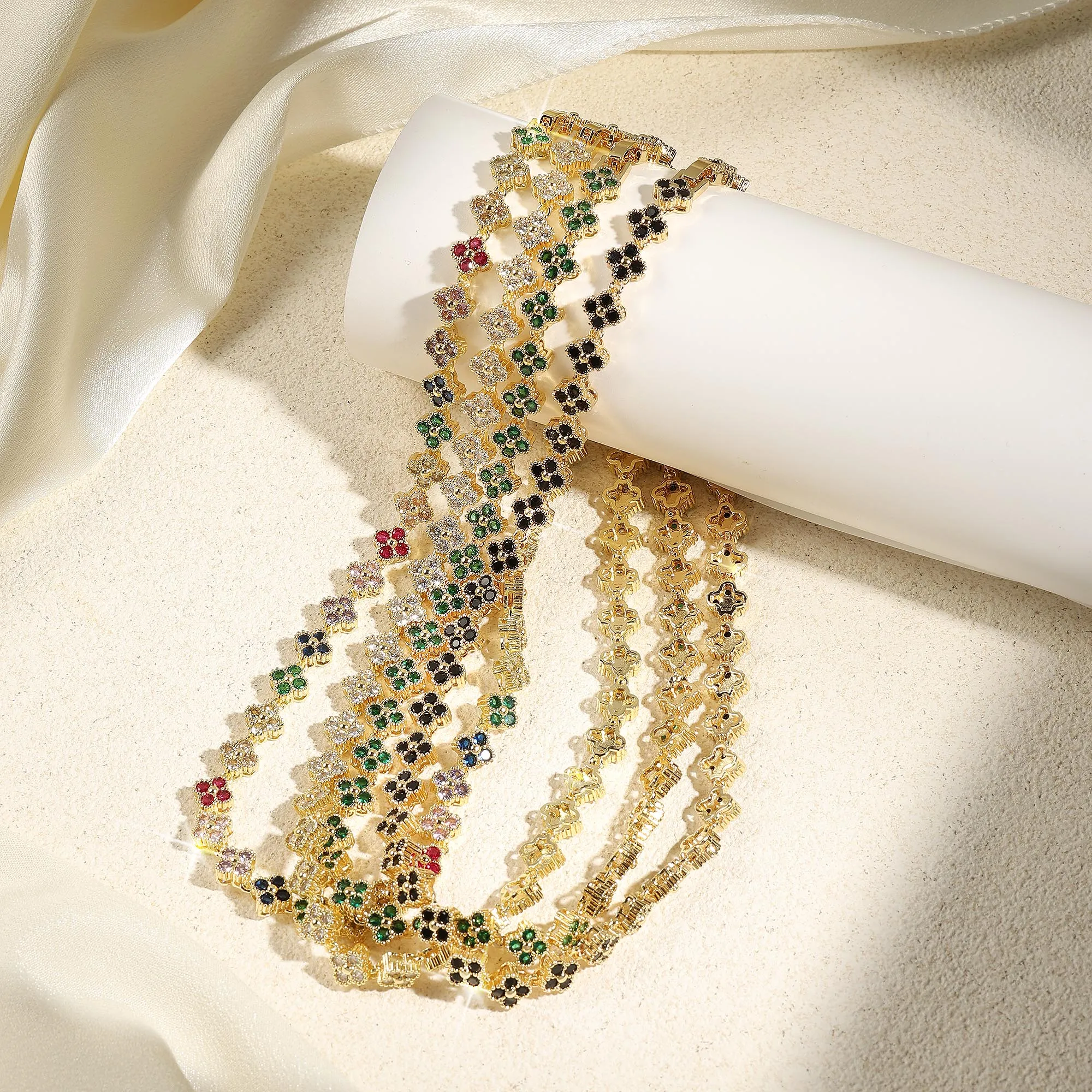 Yupsk رائع كامل ملون الزركون أربع أوراق زهرة المختنق قلادة للنساء لامعة كريستال الزفاف مجوهرات حفلات الزفاف