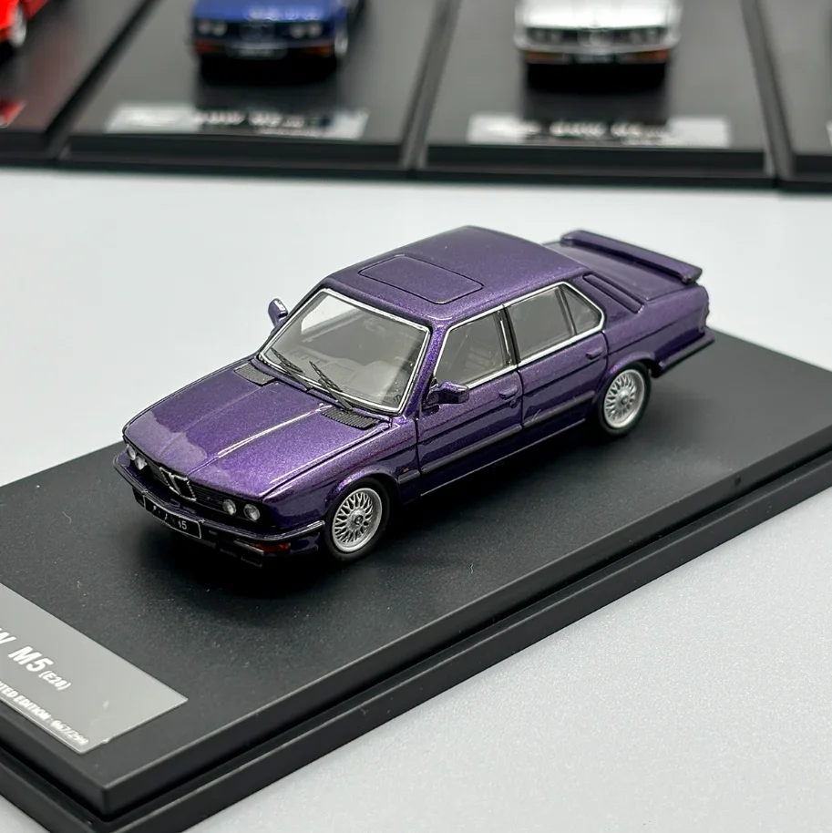 Kingmodel 1:64 5 Series Sedan M5 E28 Tangerine / Silver Diecast Model Car