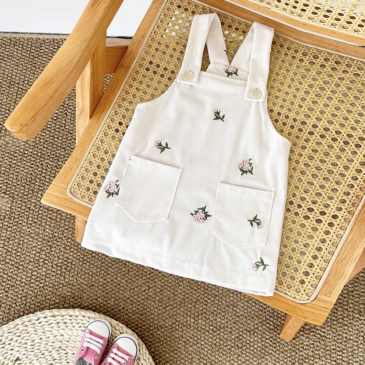 New Infant Baby Girls Strap Dress Flower Embroidery Heavy Denim Dress Pocket Button Bodysuits Kids Autumn Newborn Baby Clothes