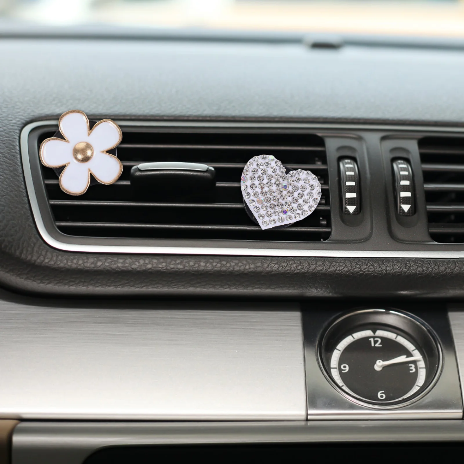 

2Pcs Heart Shaped Car Decor Accessories White Zinc Alloy Rhinestone Air Vent Clips Universal Dashboard Decorations Car Aroma