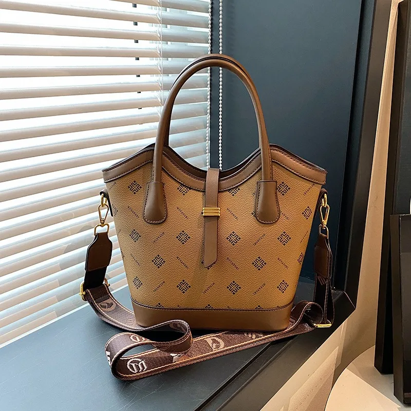 

New Customer Favorite Women's Vintage-Inspired Shoulder Tote with Classic Prints Large Storage Minimalist Daily Carry Bag​​