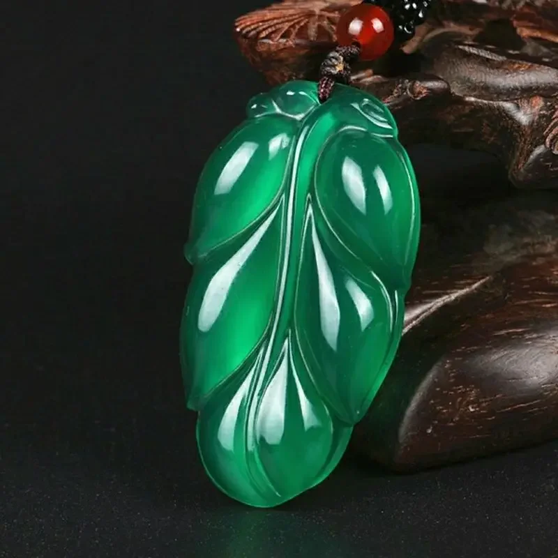 

Chinese Natural Chalcedony Hand-carved Leaf Jade Pendant Beautiful Fashion Men and Women Jewelry Agate Necklace