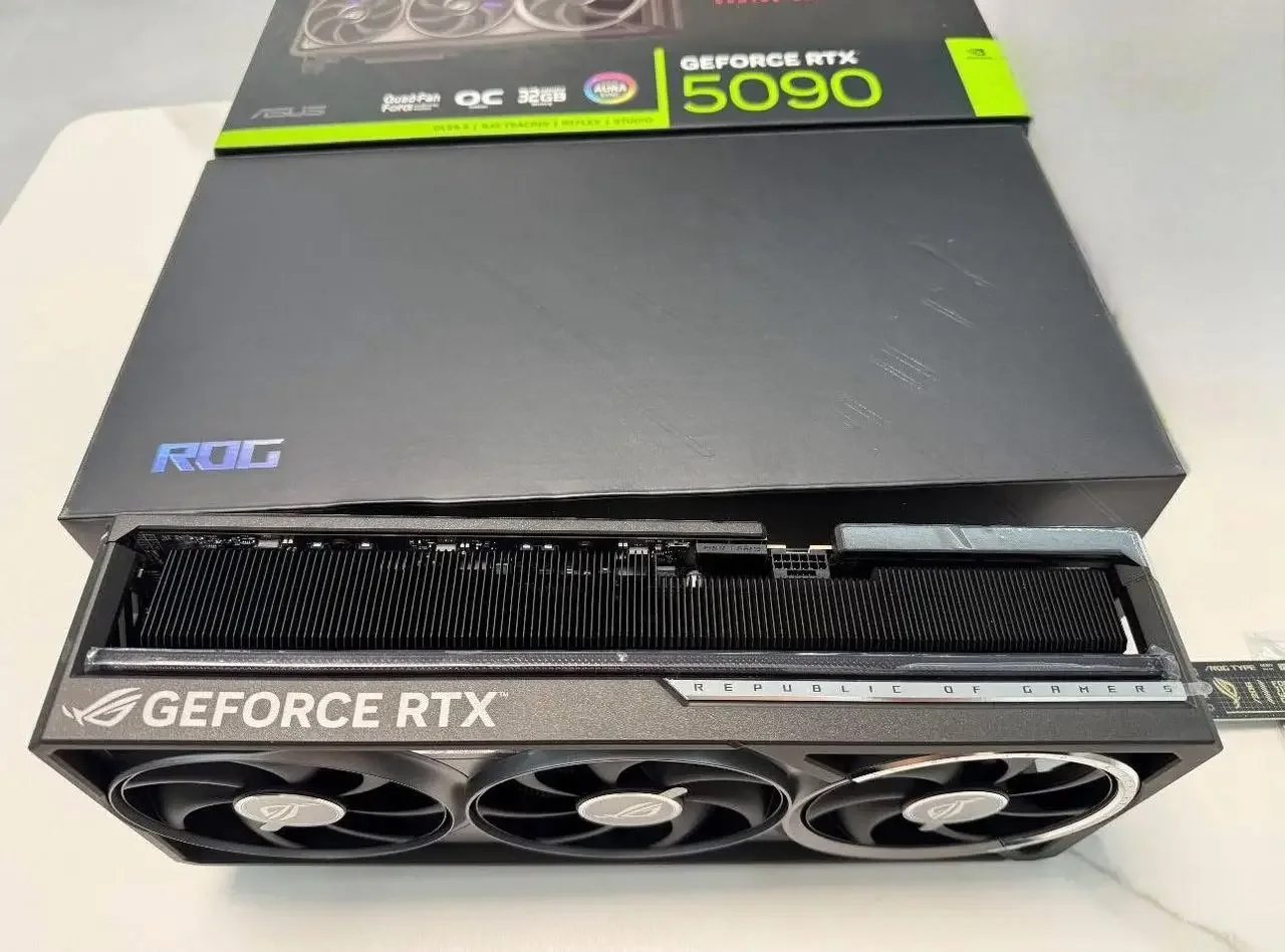최고 판매 오리지널 ASUS TUF 게이밍 지포스 RTX 5090 32GB GDDR7 OC 에디션