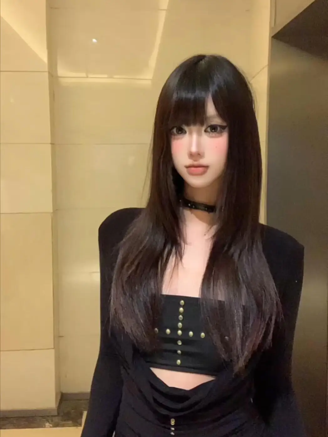 

Комплект из трикотажного топа и брюк в стиле панк с заклепками и крестообразным узором, женский, ранняя весна, дизайнерский, серия K, корейский стиль...