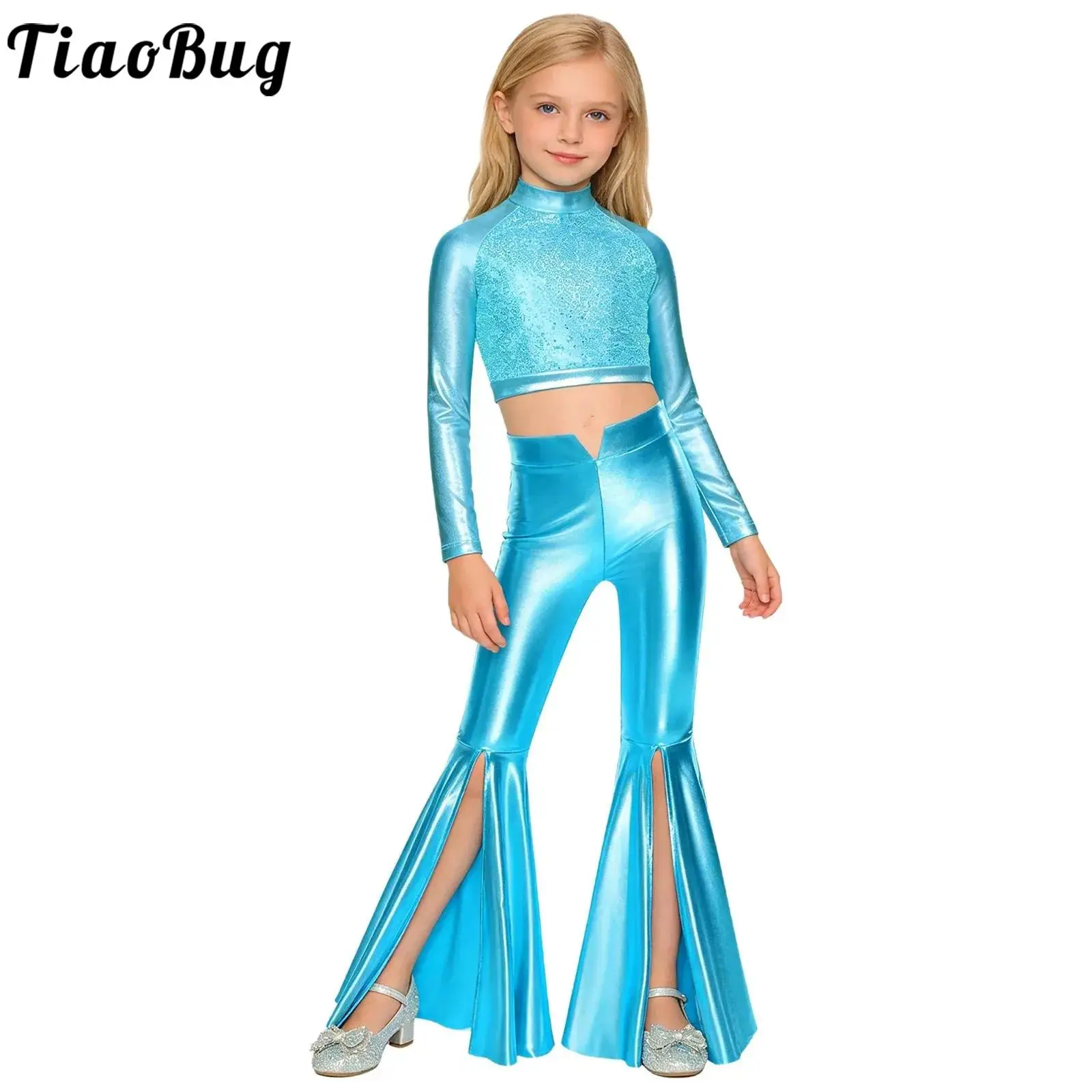 

Детский костюм для джазовых танцев (танго, ча-ча-ча) для девочек, 2 предмета: укороченный топ с длинными рукавами, пайетками и металлическим блеском, и брюки-клеш.