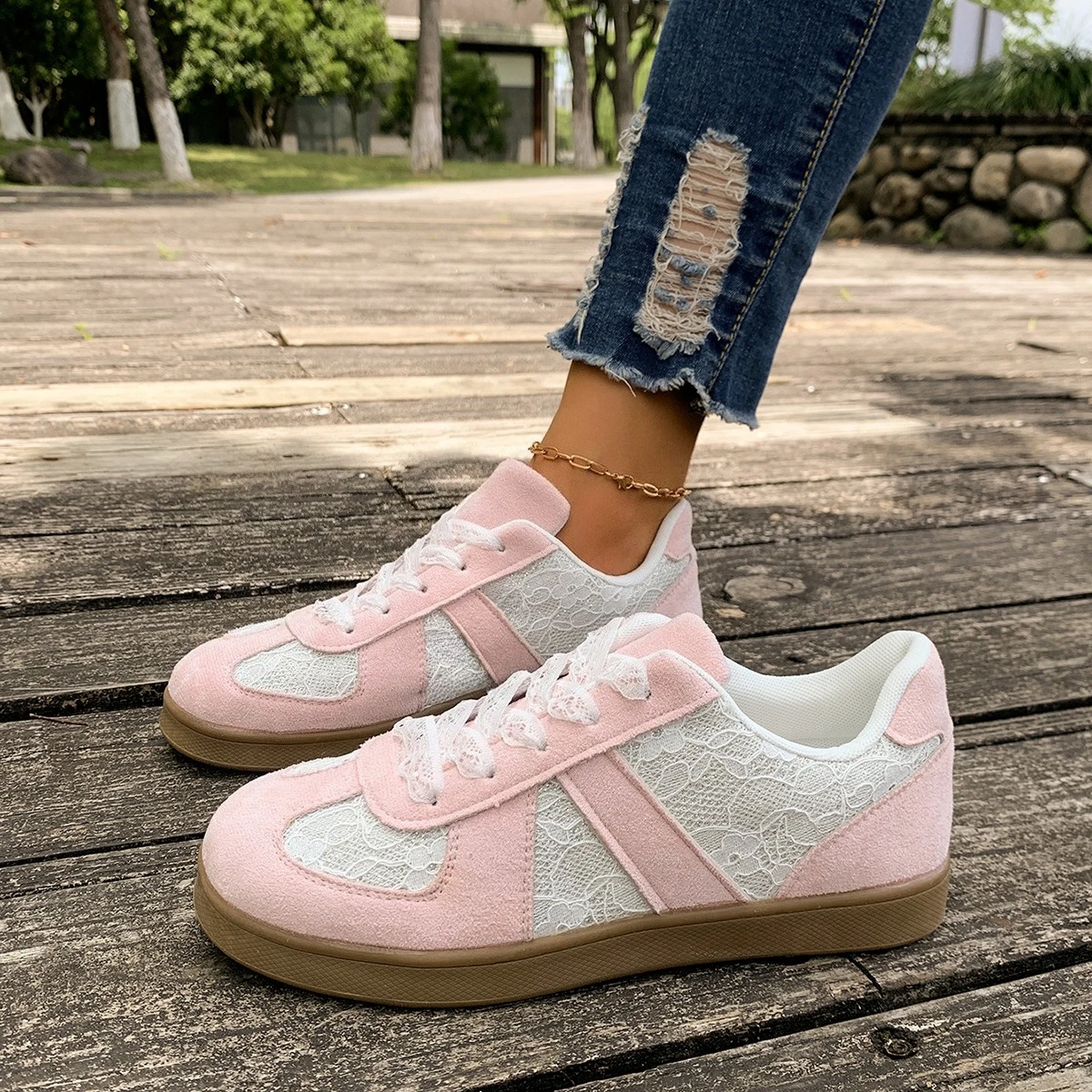 Women Sneakers New Fashion Round Toe Casual Lace Up Shoes for Women Lace Retro Outdoor Flat Sneakers for Women