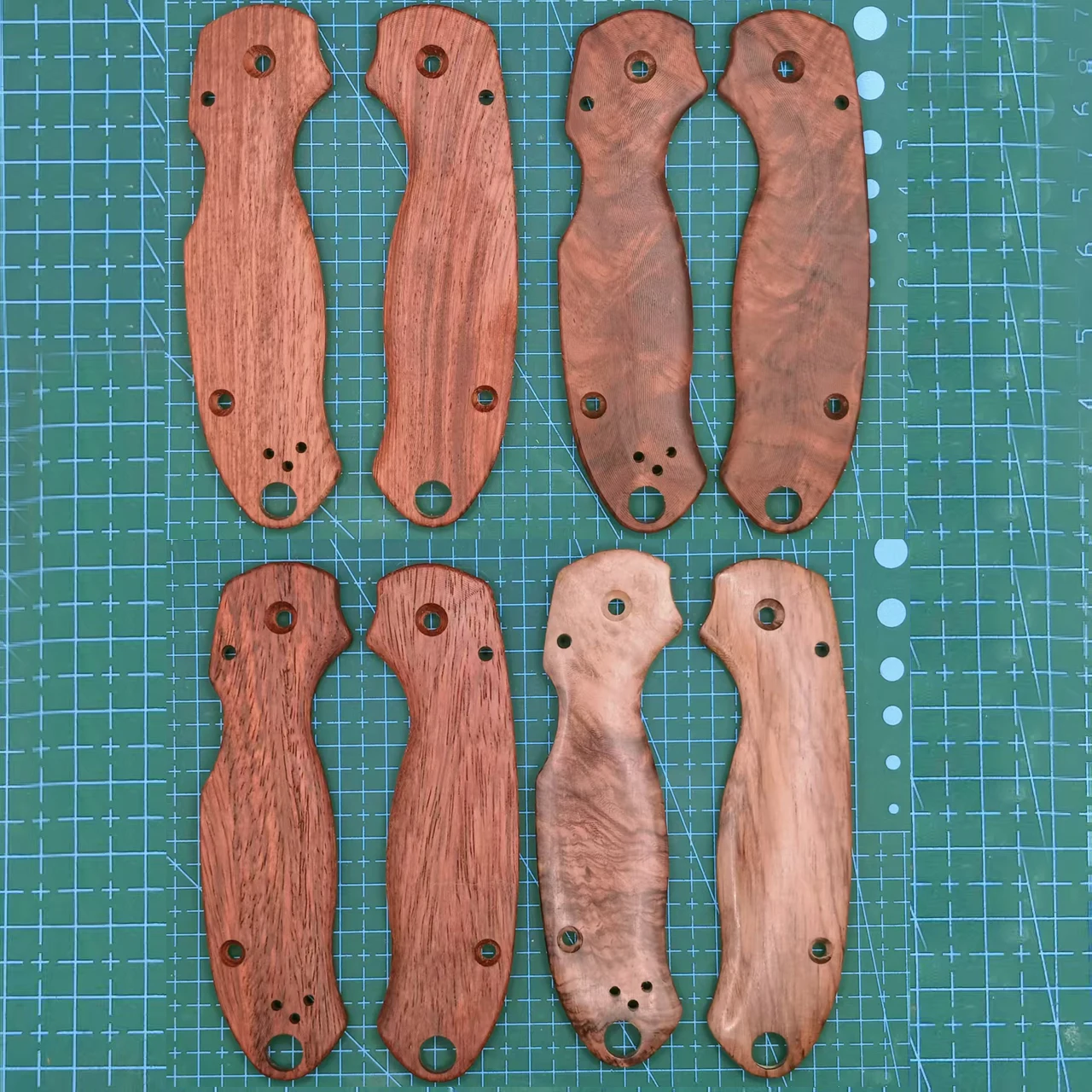 

1 пара весов с деревянной ручкой для ножей Spyderco C223 Para3