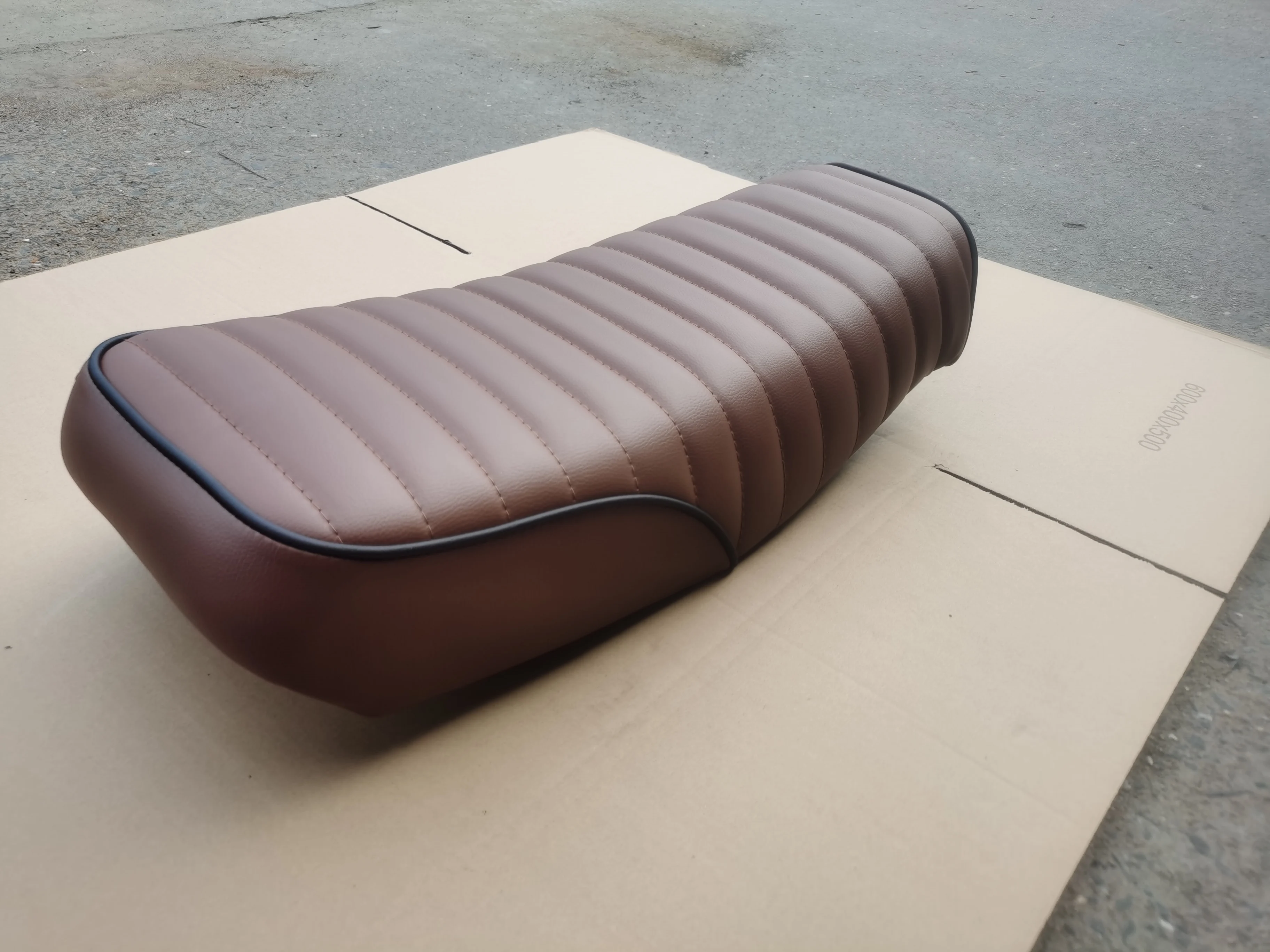 

GN125 Motorcycle Retro Modified Seat Cushion 54cm Short Version Seat Cushion Cafe Retro Modified Two-color Optional