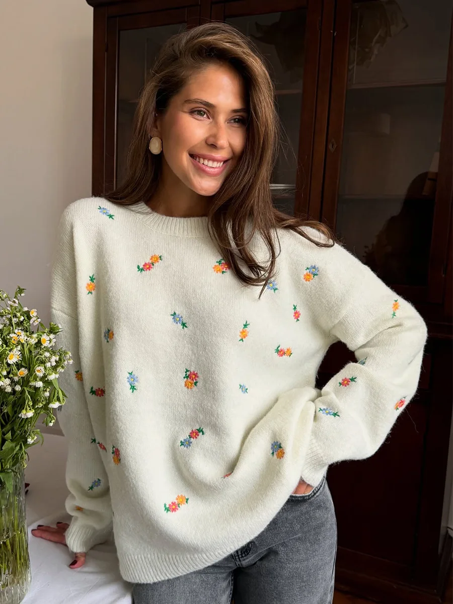 

2025 Fashion Women's Loose Embroidered Flower Knit Sweater Crew Neck Long Sleeve Casual Autumn Winter Knitwear Tops