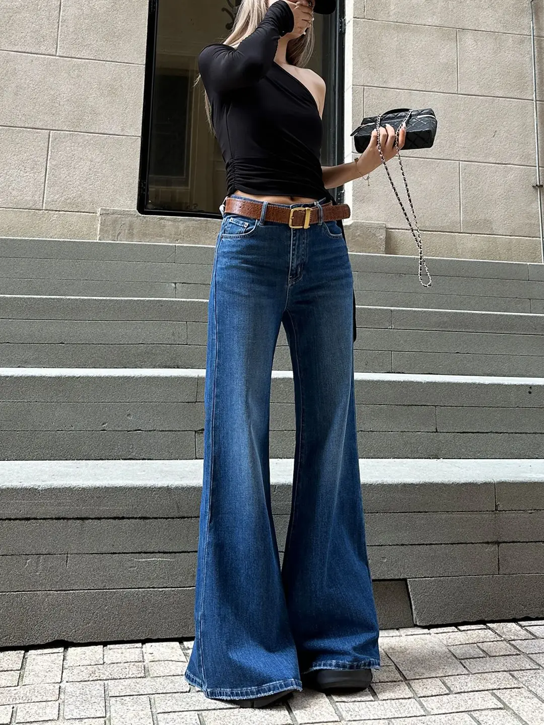 Retro Flared Jeans for Women in Spring 2026, New Style with A Drooping Feel, Rough Edges, and Low Waist for Casual Wear