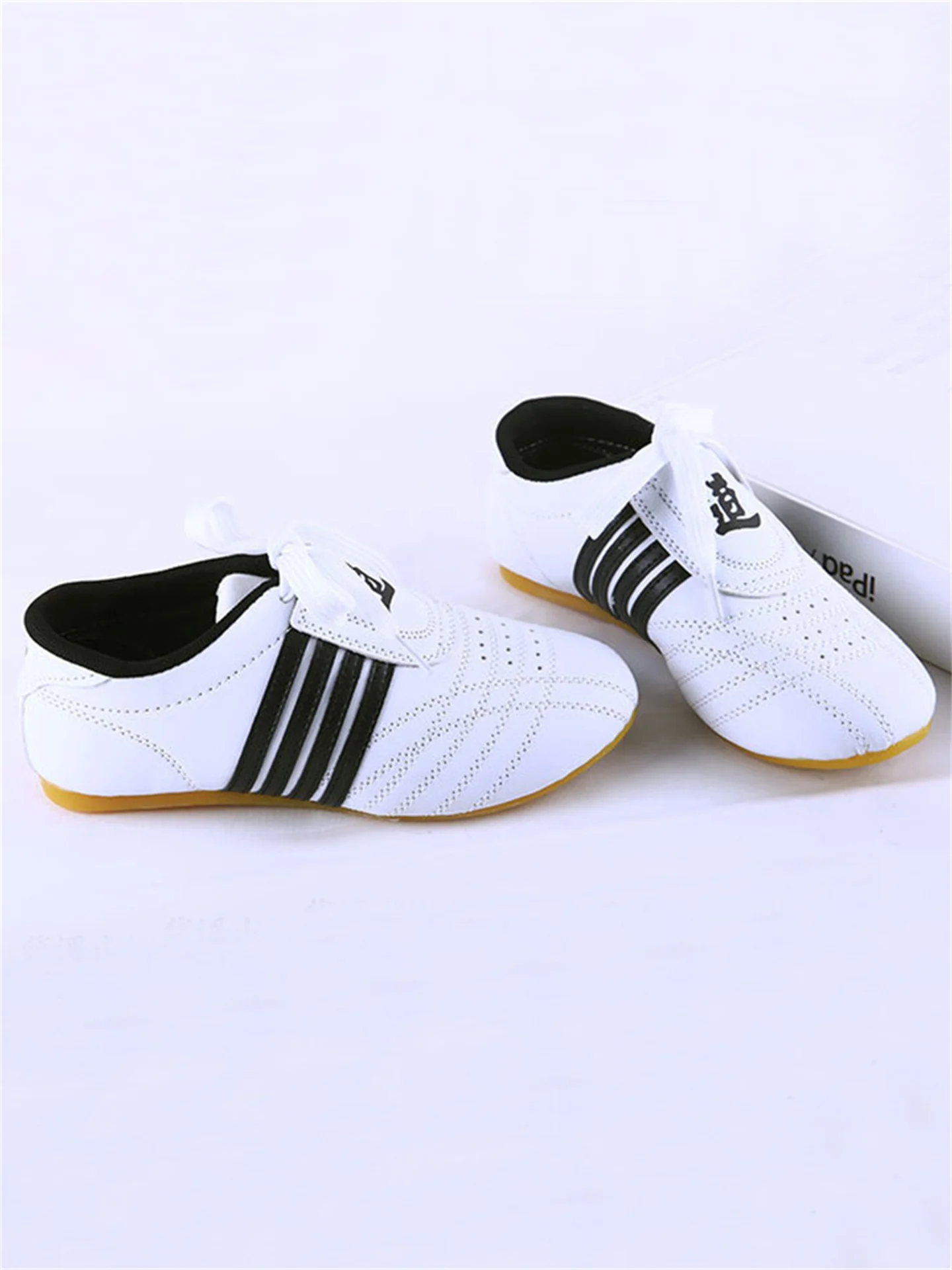 Black Border Four Bar Adult Children\'s Martial Arts Cow Tendon Sole Breathable Taekwondo Training Shoes