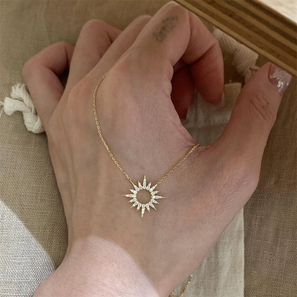 Leichte, luxuriöse Halskette mit Sonnen- und Sternmotiven für Damen, exquisite Schlüsselbeinkette für den täglichen Gebrauch, modischer Schmuck, Schmuckgeschenk. – Detail 5