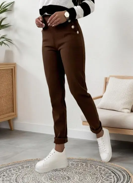 Spodnie damskie 2026 jesień-zima, dopasowane, jednolite, z wysokim stanem, ozdobione guzikami, o kroju ołówkowym, odpowiednie do codziennych dojazdów do pracy.