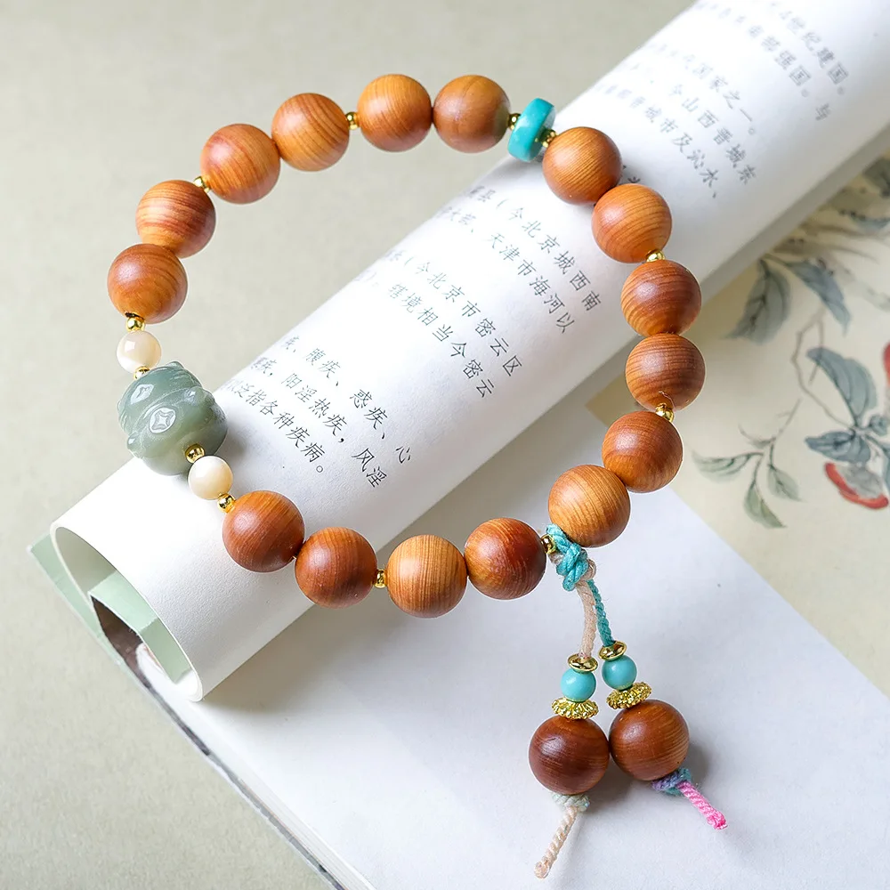 

Winter on the new aged cliff cypress bracelet original cultural toys Bodhi root beckon fortune cat Chinese style strings