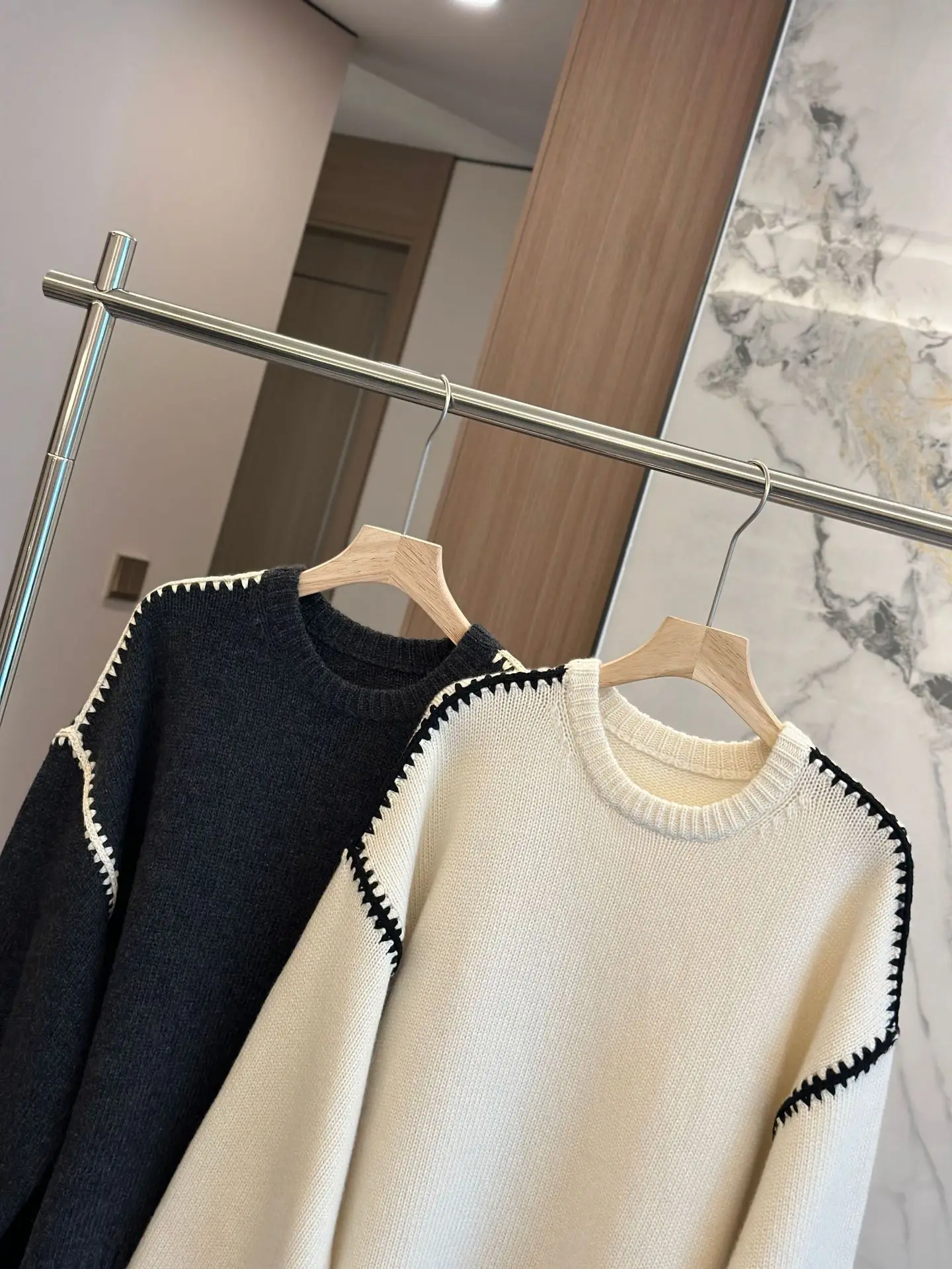 Fashion Women  Stitched Edge Wool  Sweater Round Neck Lady Pullover Loose Knitted Sweater Top for Winter New Style