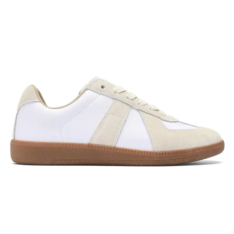 

Flat Shoes: Versatile and Trendy Casual Sports Footwear Retro style Stylish and Comfortable Running