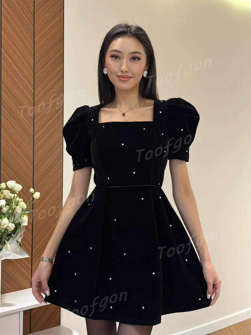 Toofgon pescoço quadrado veludo personalizado vestidos de baile curto feminino ocasião especial pérolas frisado mini vestidos de festa à noite 2026