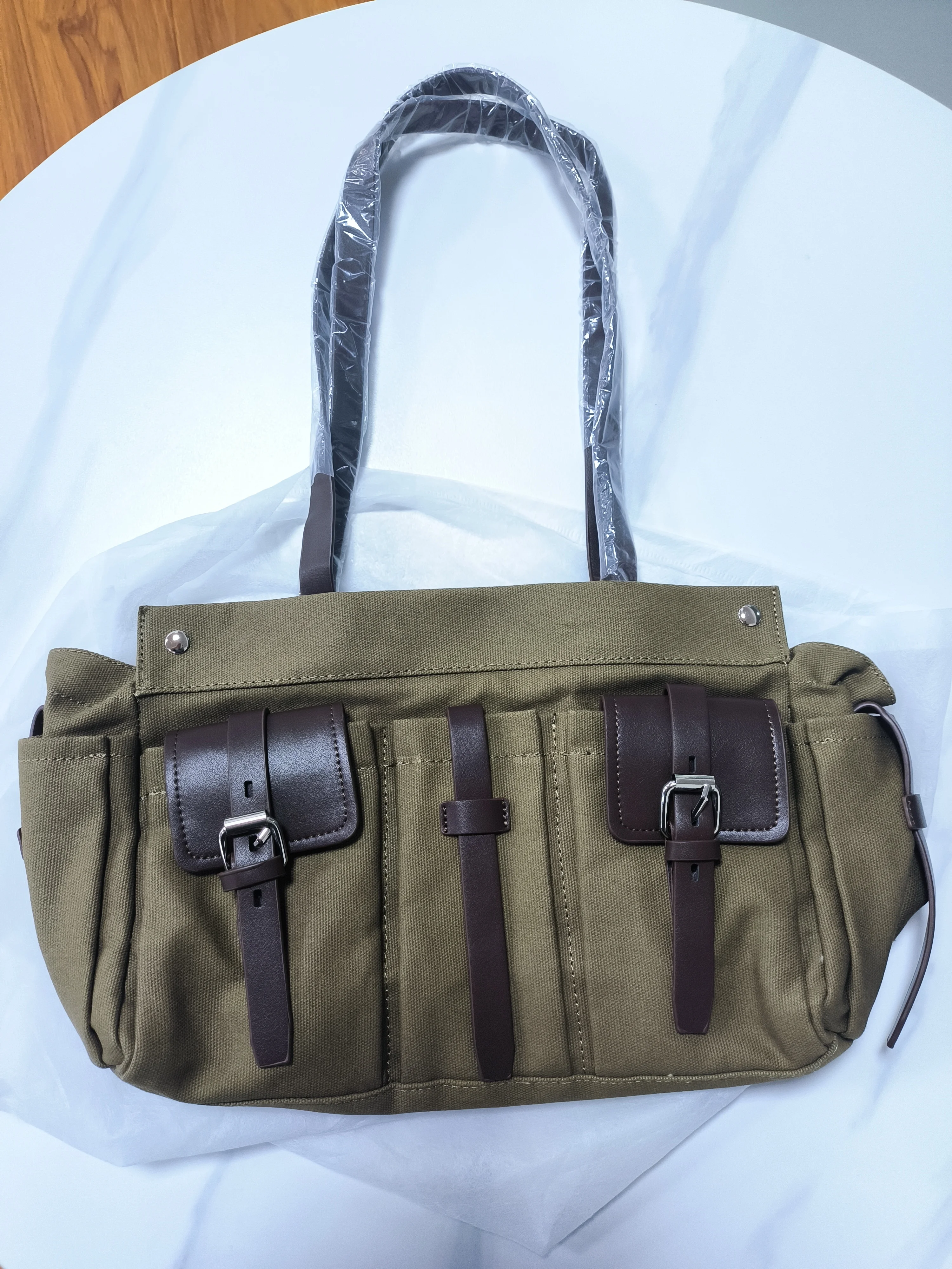 Luxuriöse Canvas-Leder-Mehrfach-Taschen-Tragetasche, Damen-Schultertasche mit Reißverschluss im Vintage-Stil, Motorrad-Biker-Style Handtasche, Leichtgewichtig – Detail 4