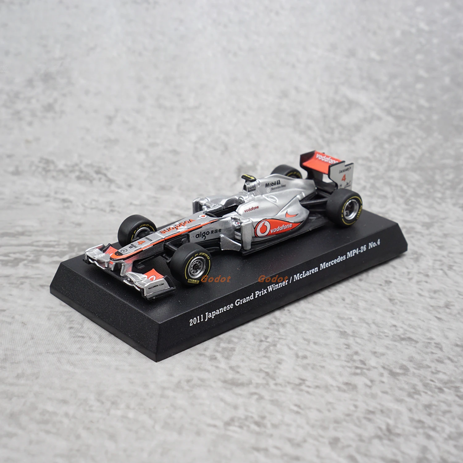 

1:64 Scale Diecast Alloy McLaren MP4 26 Formula Racing Toys Cars Model Classic Nostalgia Adult Gift Souvenir Collection Display