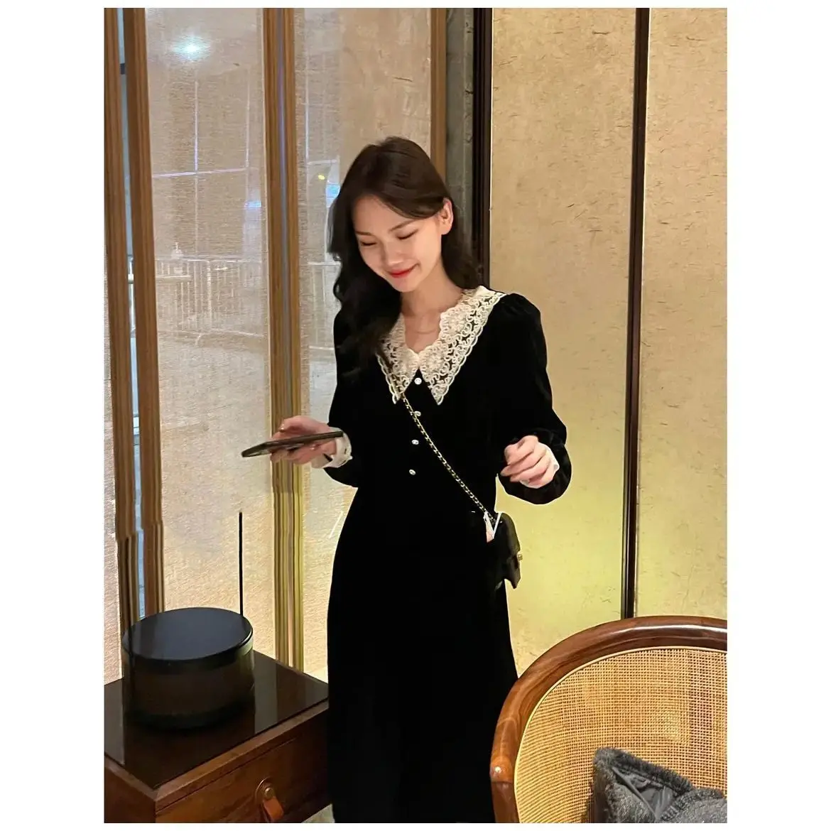 Golden Velvet Dress for Women Retro Lace Waist Cinching Slimming Temperament Versatile and Stylish Hepburn Style Small Black