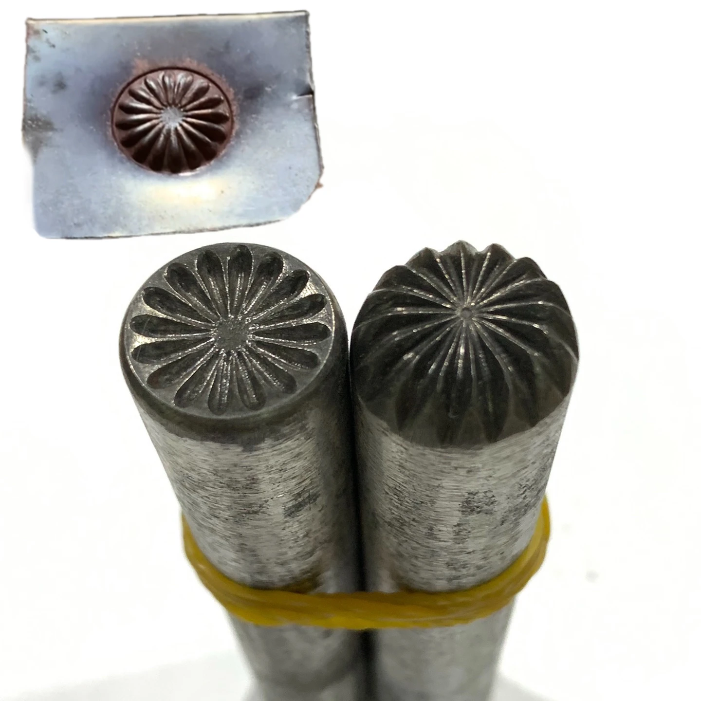 Troquel de estampado femenino masculino con patrón de flores de 16 pétalos, juego de punzonado de joyería, herramientas de marcado de oro y plata, sellos de acero, anillo artesanal DIY