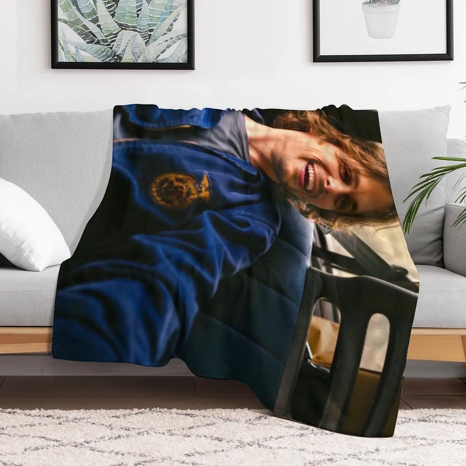 MGG in Future Islands Throw Blanket Portable Lightweight Blanket for Travel Camping
