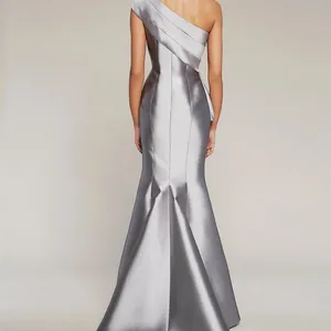 Özel over-the-omuz gri gelinlik modelleri, mermaid / trompet saten fermuar geri pileli küçük tren abiye kadınlar için Elbisenin ilk 10 satışı saten ve gümüş 6 numara