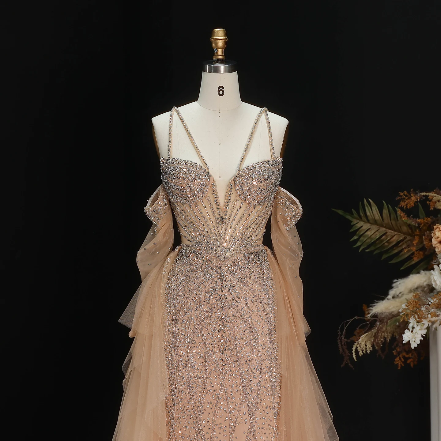 Sharon Said Dubai Grünes Abendkleid mit Spaghettiträgern, Perlen und Rüschenärmeln, formelles Ballkleid für Damen, SS123, maßgeschneidert – Detail 12