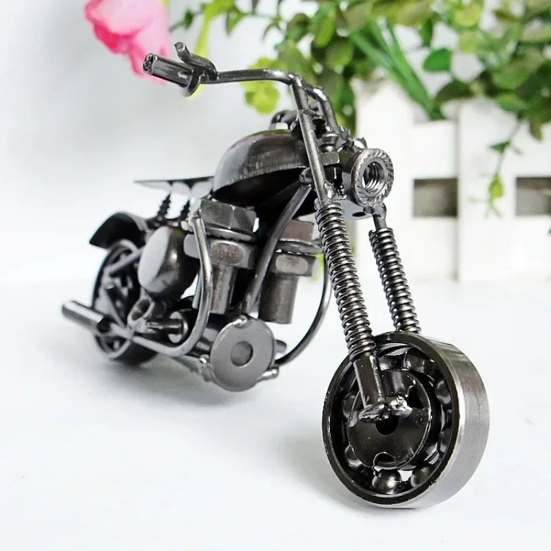 

1pcs Retro Iron Art Motorcycle Model Ornaments Art Nostalgia Collection Harley Motorcycle Figurines Sculpture for Home Decor