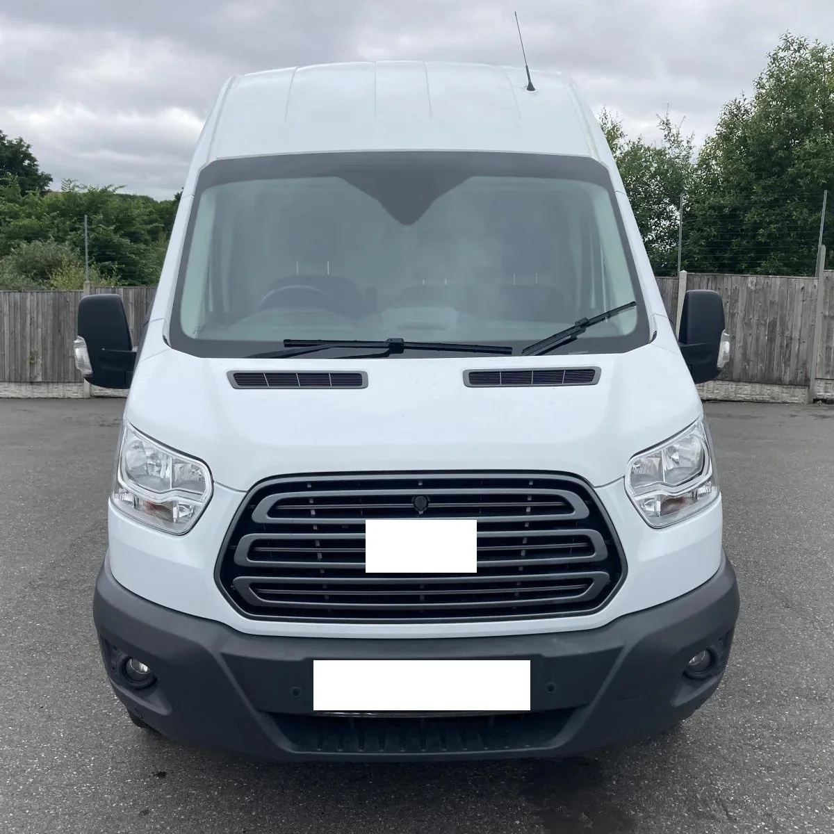 Suitable for 14-18 Ford Quanshun MK8 pre-European models without standard medium grid grille