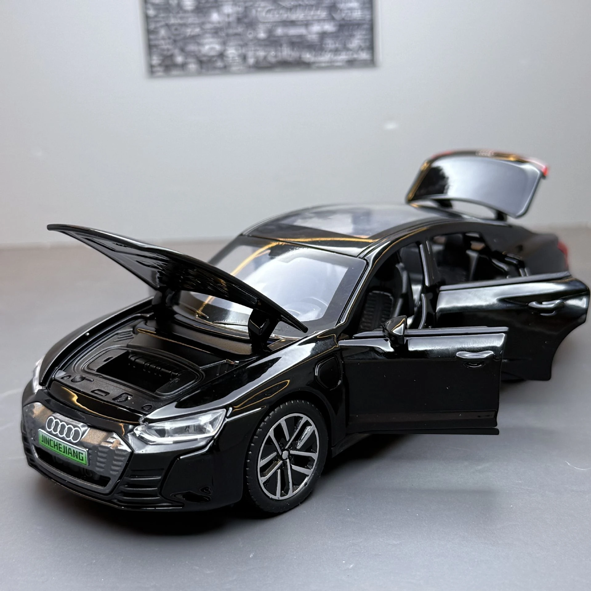1:32 E-TRON GT سيارة رياضية محاكاة دييكاست سبيكة معدنية نموذج سيارة ضوء الصوت التراجع جمع الاطفال لعبة الهدايا