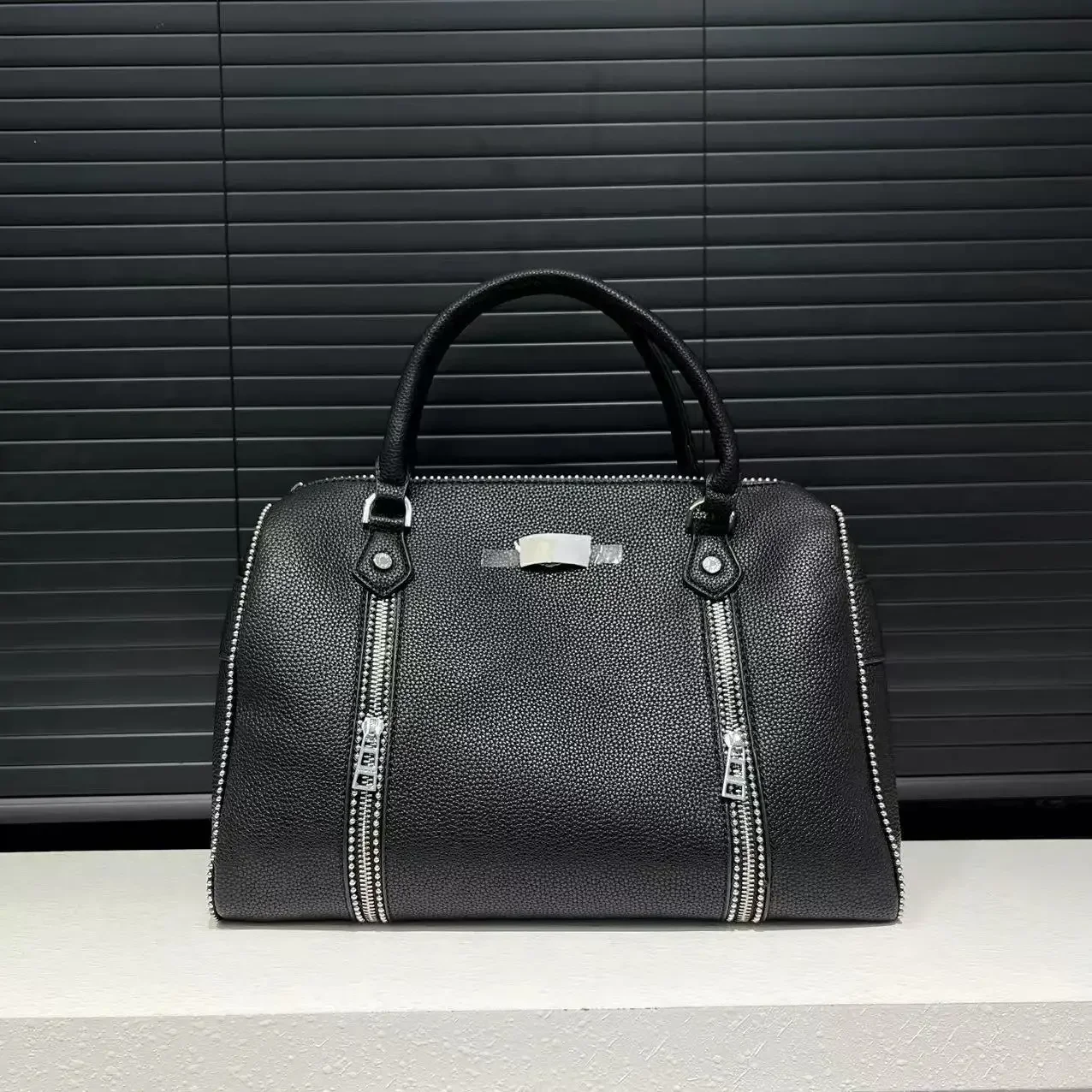 Leichte, luxuriöse Damenhandtasche mit mehreren Reißverschlüssen im Modedesigner-Stil