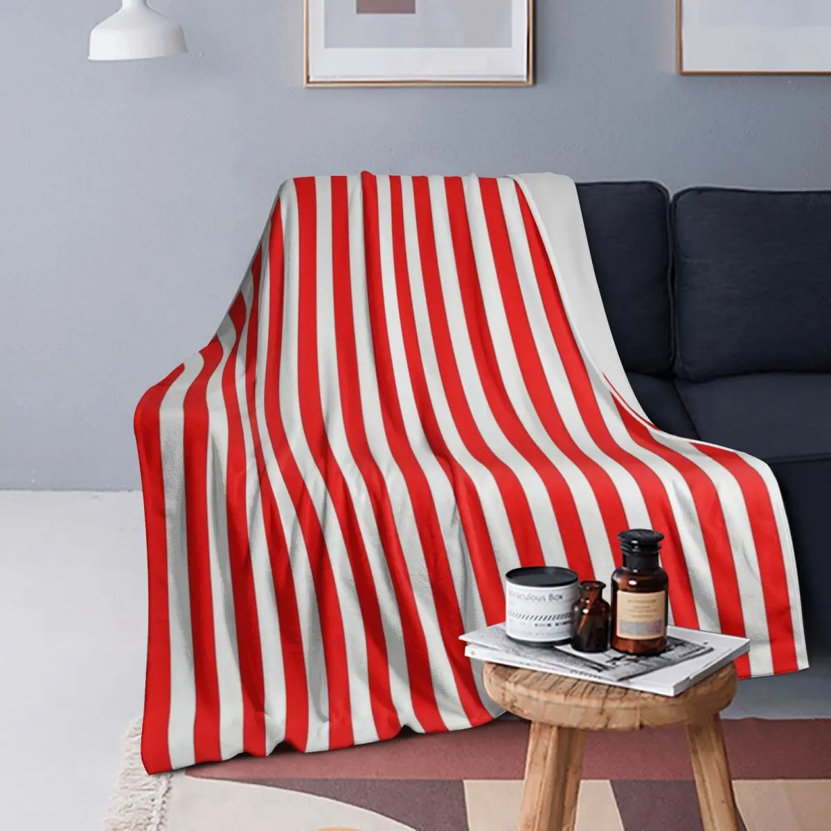 

Classic Red And White Vertical Stripes Blanket Soft Flannel Throw Blanket Bedding for Bed Living room Picnic Travel Home Sofa