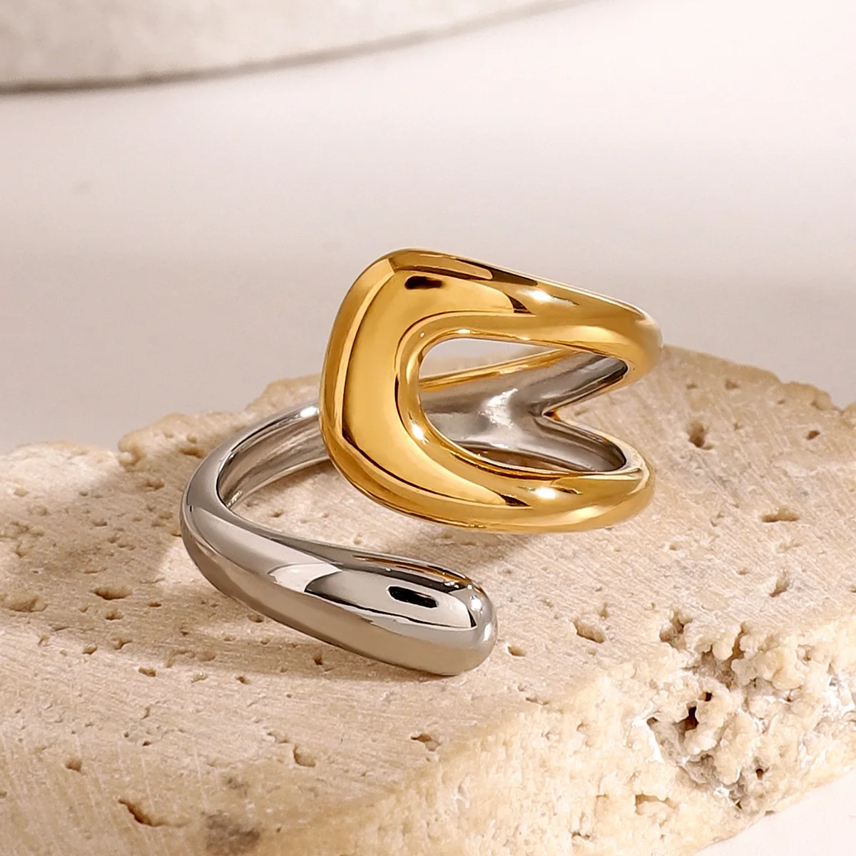 Wholesale High End Waterproof Three-dimensional M Letter Hollow Stainless Steel Finger Ring Trendy for Women Personalize Jewelry
