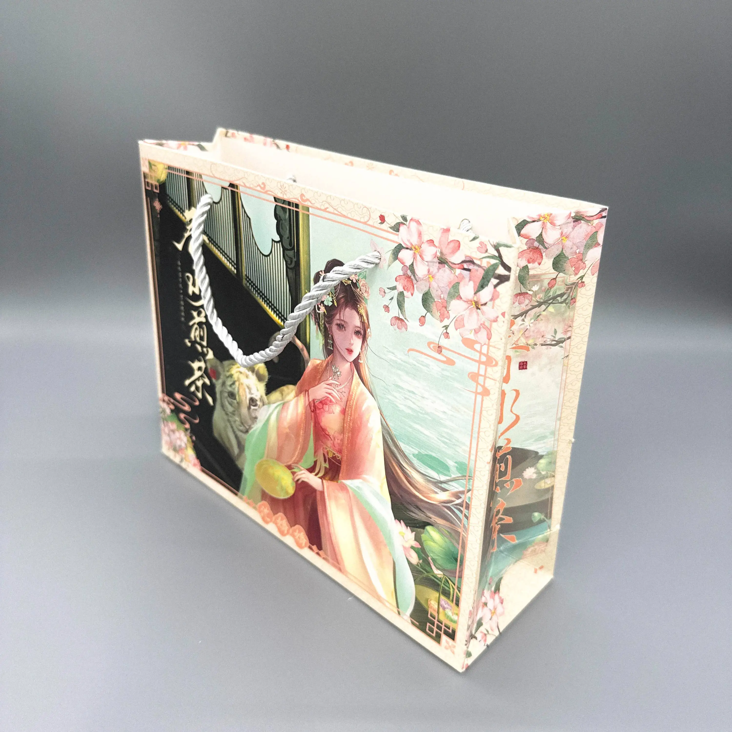 Custom Logo Recyclable White Cardboard Shopping Paper Bags Printed Tote Gift Handbags for Clothing Store Retail Packaging