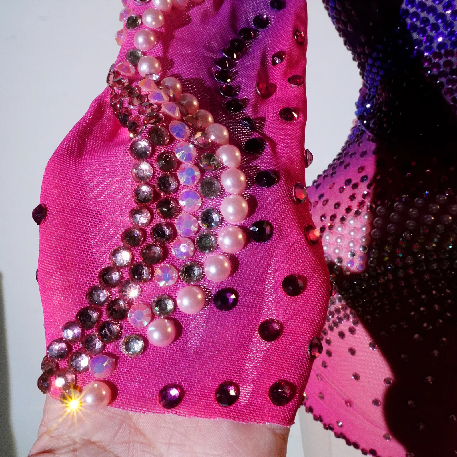 الفاخرة الوردي حجر الراين طويلة الأكمام ارتداءها راقصة المرحلة ارتداء أداء تظهر فتاة شير سحب الملكة الزي بار ملهى ليلي الإناث DS