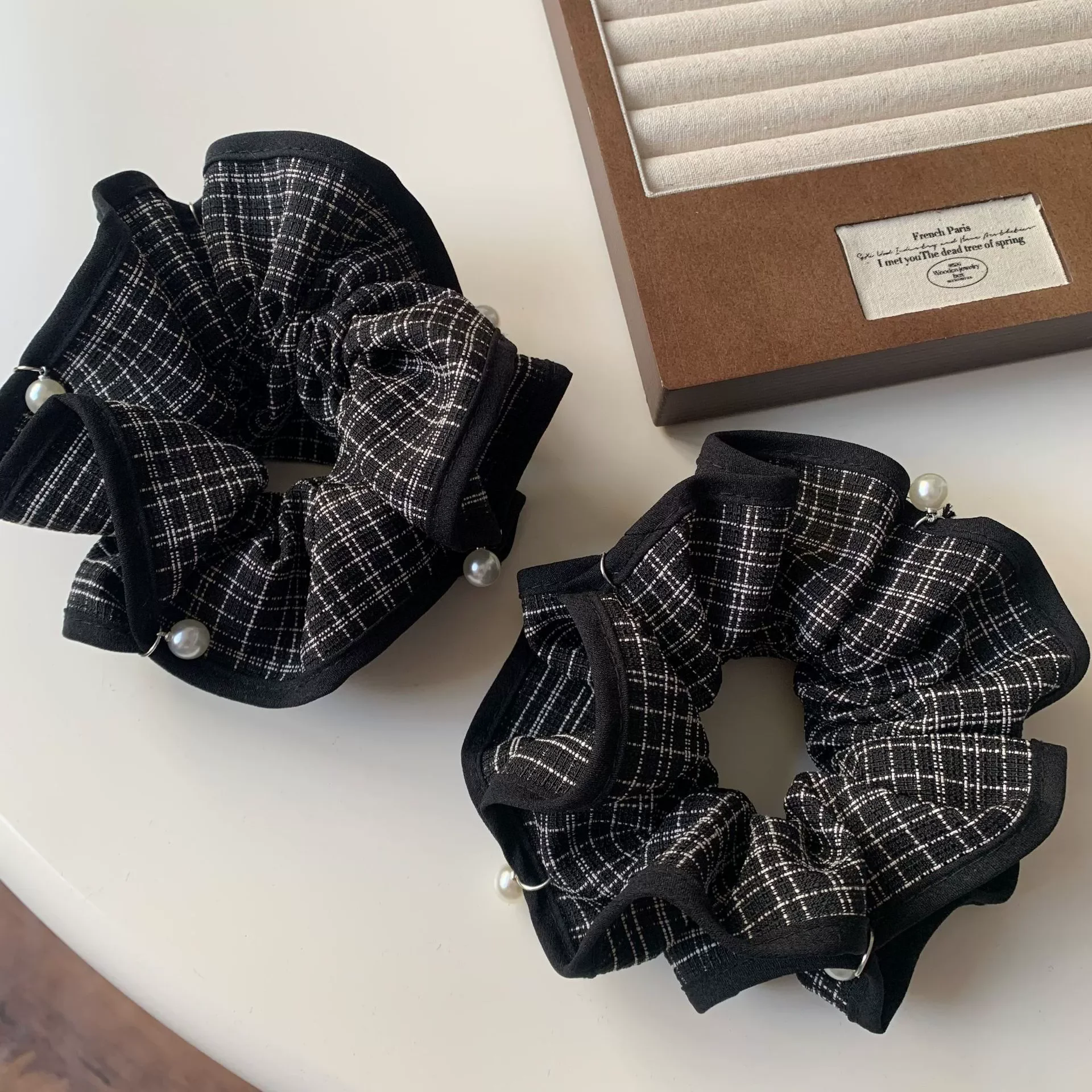 

The Quality Of All High-Grade Fabric Black Check Imitation Pearl Double Scrunchie Tie Hair Rope Ball Head Rubber Band