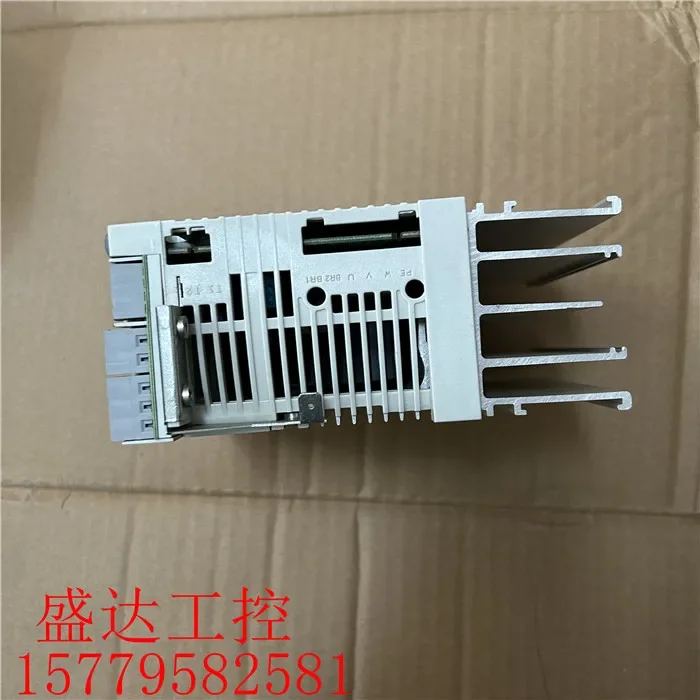 E82EV371-2C Lenze 8200 frequency converter 0.37KW 220V with IO board original disassembly