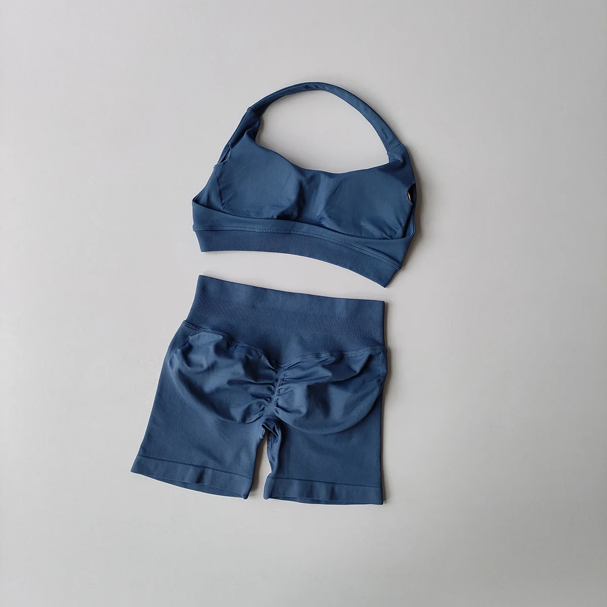 Dámská fitness souprava - sexy sportovní podprsenka s volným zadkem a kraťasy na jógu s vysokým pasem, fitness souprava na běhání v posilovně - náhled 3