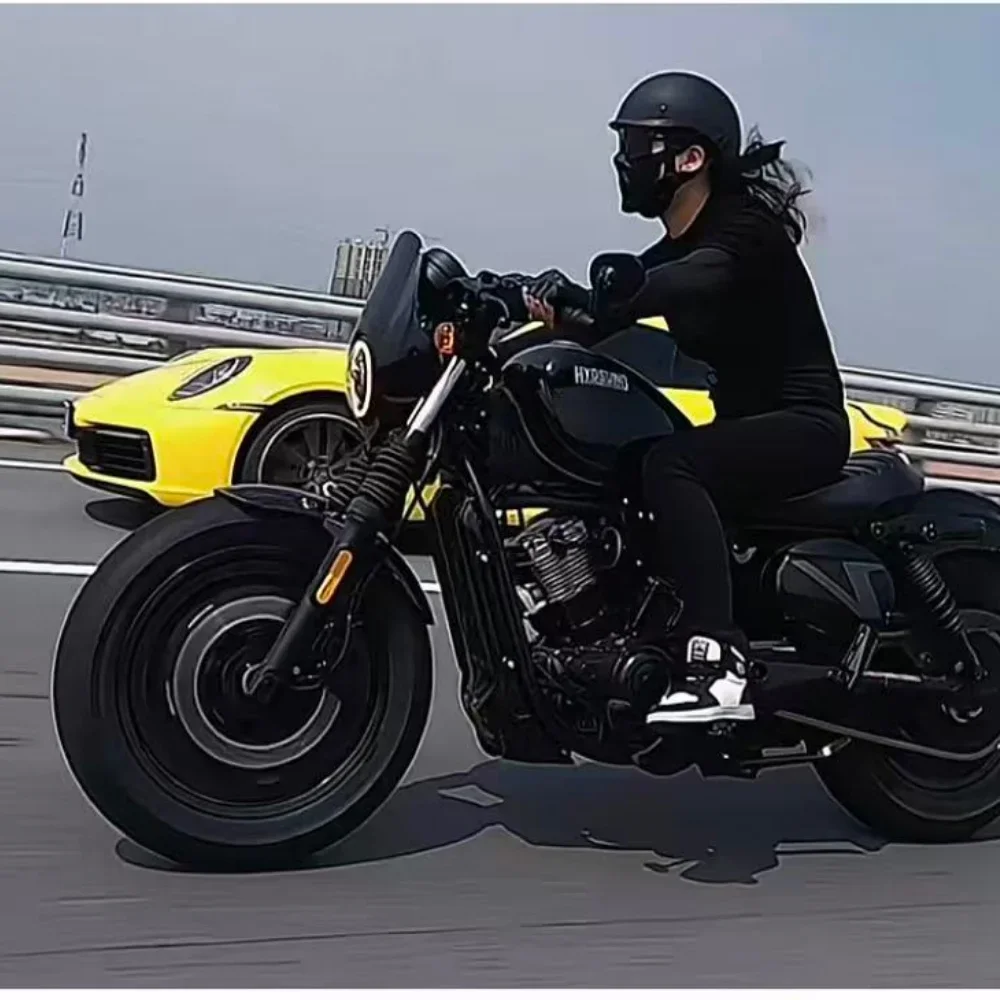 HYOSUNG GV300S Modified with Split Handlebars, Handlebar Mirrors, Handlebar Covers, and Aluminum Alloy Steering Handlebars