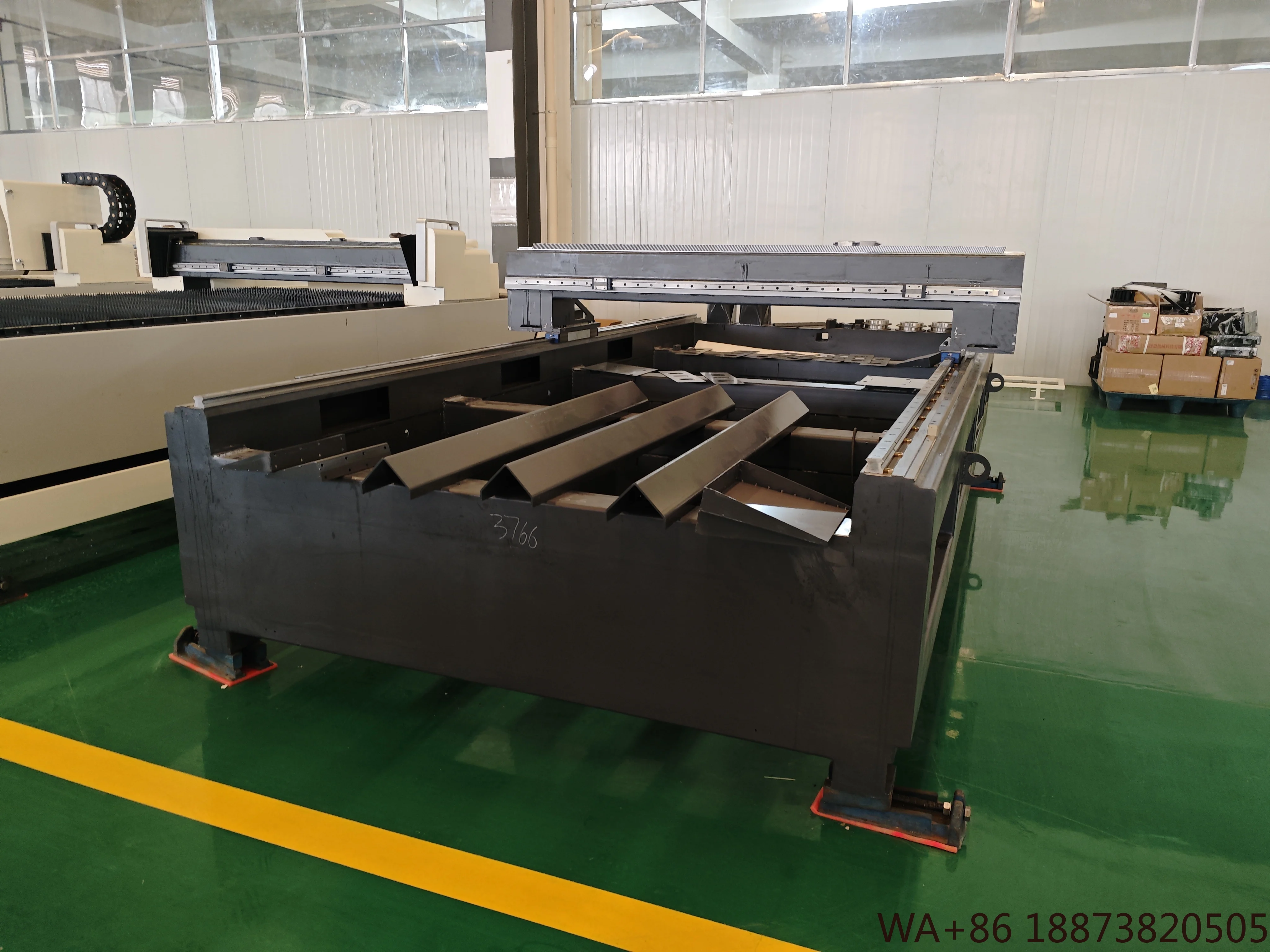 آلة قطع الصفائح المفتوحة بطاولة واحدة DMK 3000 وات مع مصدر Raycus لـ