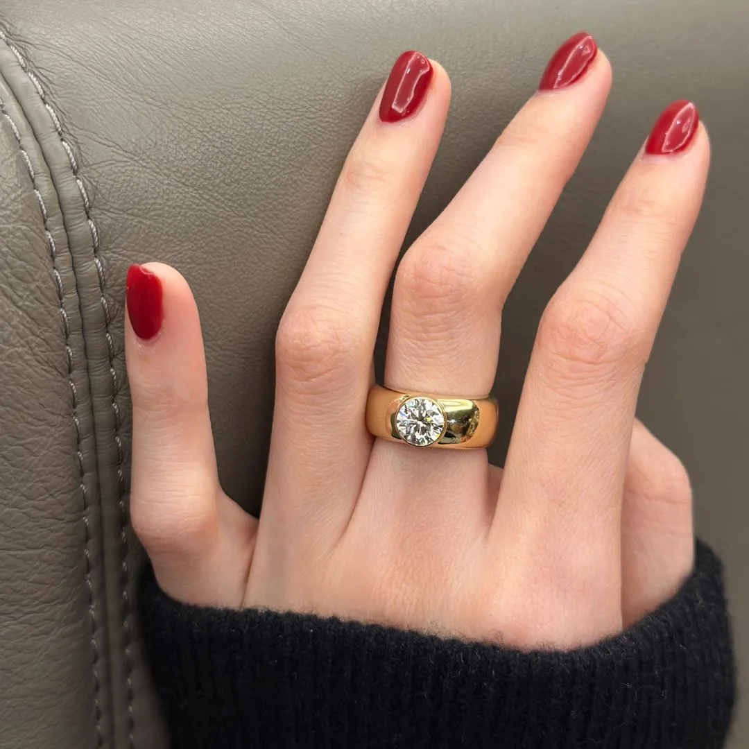 Retro Glossy Simple inlay Single Round Diamond  rings for women Fashion Light Luxury high quality Ring Banquet Jewelry Gift