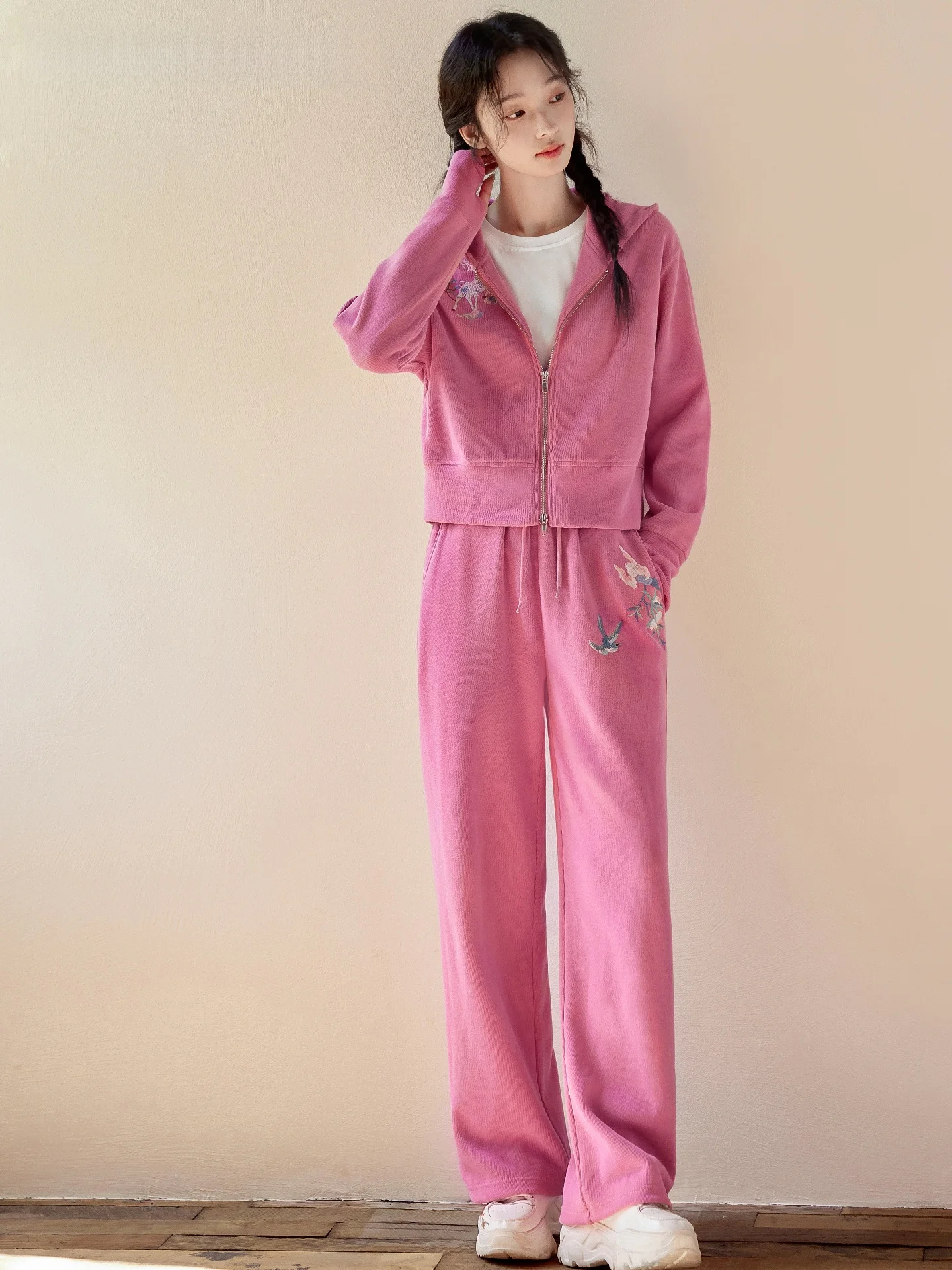 

Комплект с цветочной вышивкой: женский свободный повседневный худи и длинные брюки, осенне-зимний хлопковый костюм-двойка на молнии