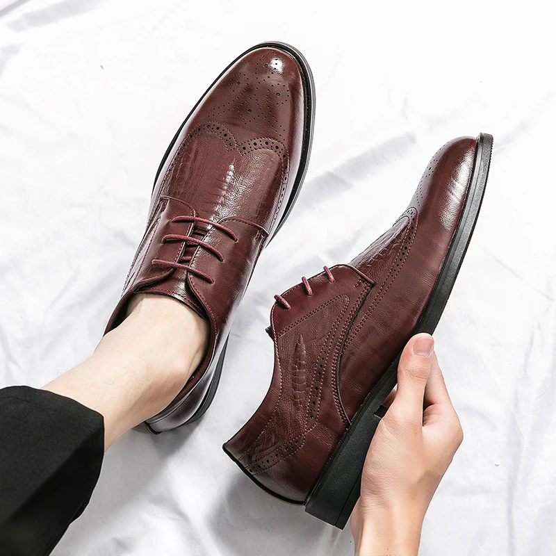 Men Derby Shoes PU Embossed Pattern Professional Classic Blok Carved Men Shoes