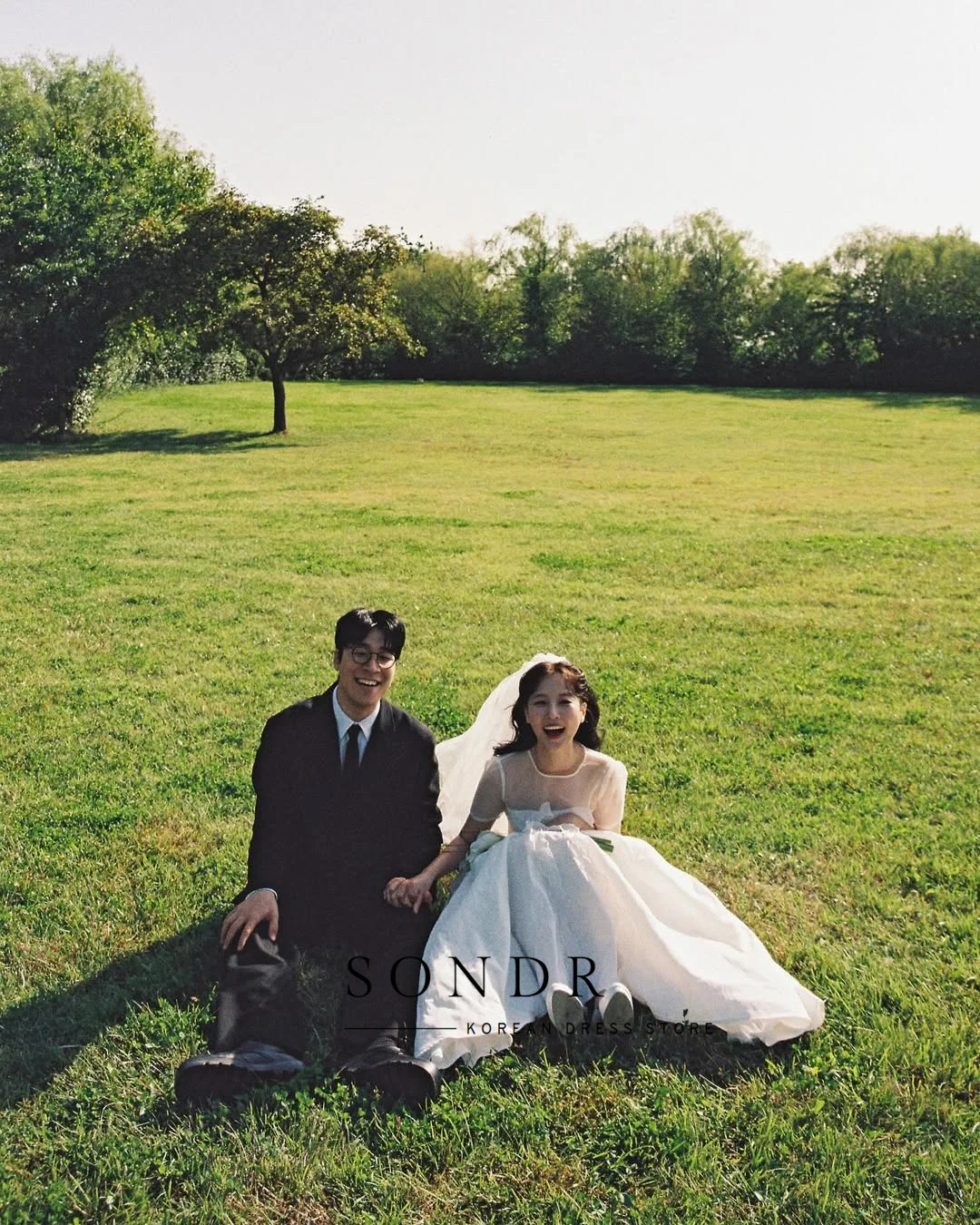 Sondr O-hals Korte Mouwen Illusie Koreaanse Trouwjurken 2-delige Set Outdoor Fotoshoot Bruidsjurk Aangepaste Drukknopen